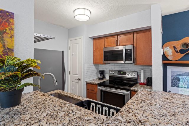 3204 Menchaca RD 305, Austin, TX 78704
