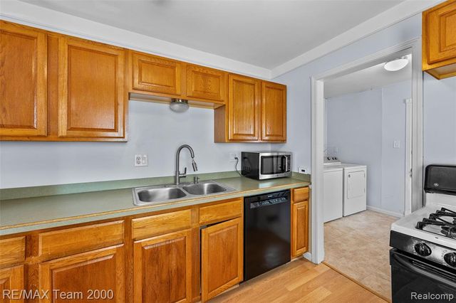 34080 Harroun Street, Wayne, MI 48184