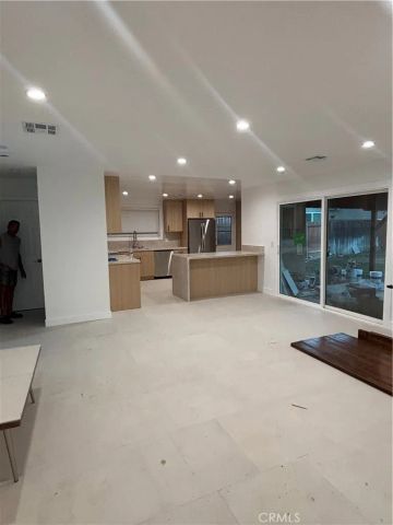 23453 Mobile, West Hills, CA 91307