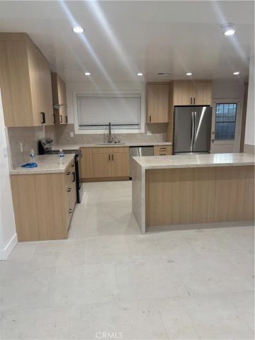 23453 Mobile, West Hills, CA 91307