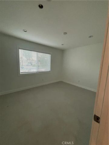 23453 Mobile, West Hills, CA 91307
