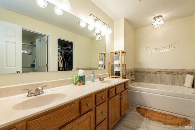 3707 E Barrington Dr Apt 305, Bloomington, IN 47408