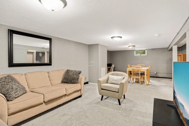 664 Berwood Avenue, Vadnais Heights, MN 55127