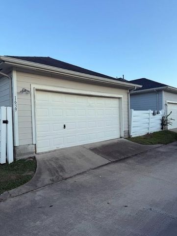 1639 Nichole Woods Drive, Houston, TX 77047