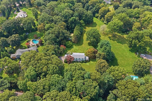 897 Ripley Lane, Muttontown, NY 11771