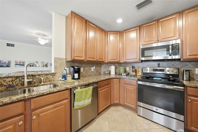 20071 RAGAZZA CIRCLE 101, Venice, FL 34293