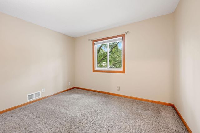 7476 Jeffery Lane S, Cottage Grove, MN 55016