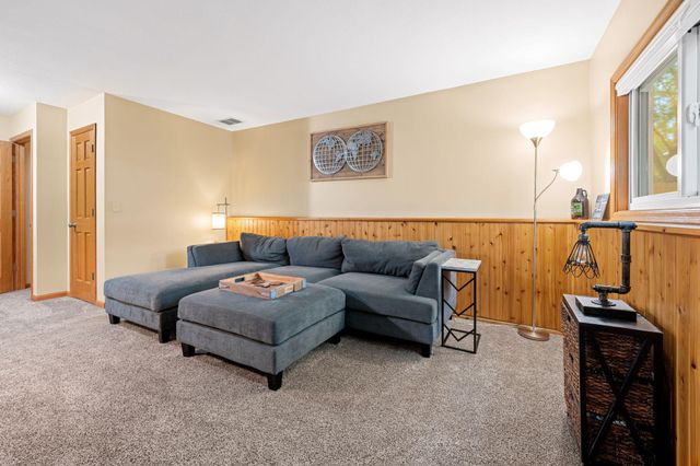 7476 Jeffery Lane S, Cottage Grove, MN 55016