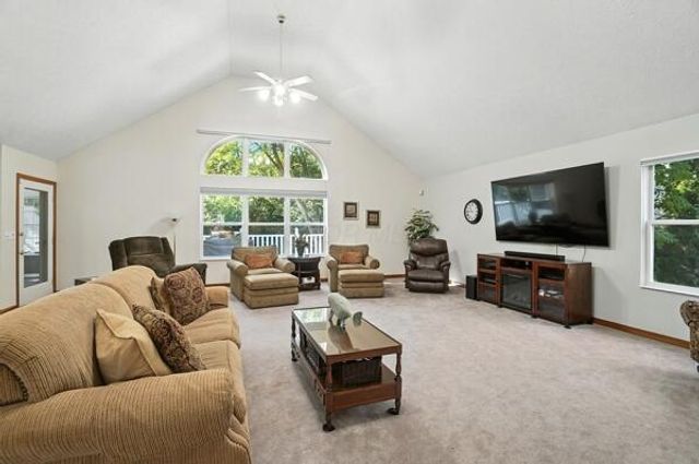 1899 Creeks Crossing Court, Grove City, OH 43123