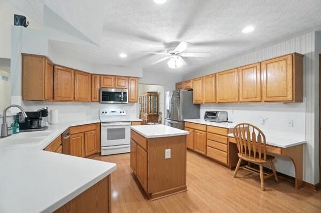 1899 Creeks Crossing Court, Grove City, OH 43123