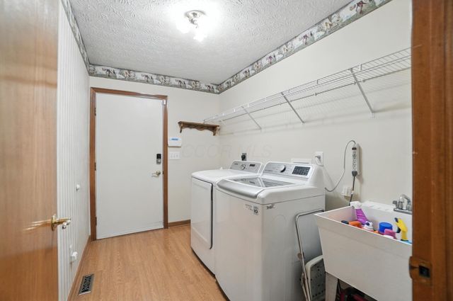 1899 Creeks Crossing Court, Grove City, OH 43123