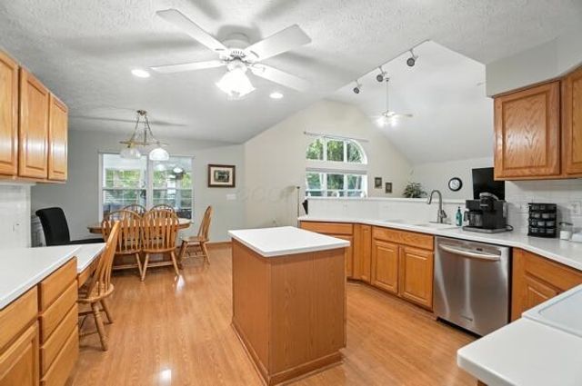 1899 Creeks Crossing Court, Grove City, OH 43123