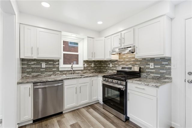 51 Greenlee Rd, Brentwood, PA 15227