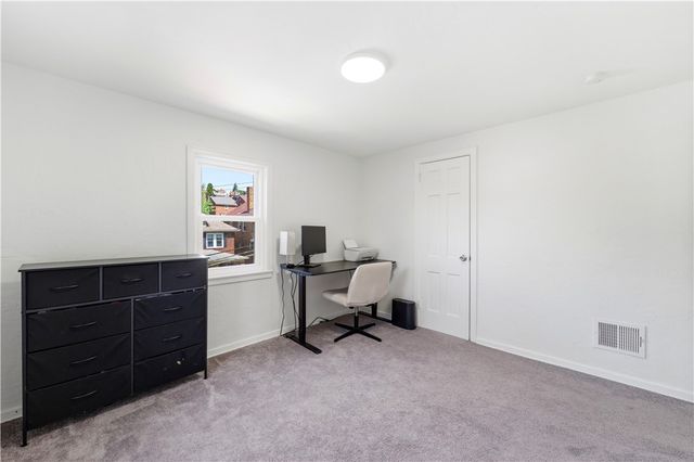 51 Greenlee Rd, Brentwood, PA 15227