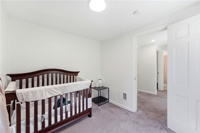 51 Greenlee Rd, Brentwood, PA 15227