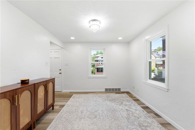 51 Greenlee Rd, Brentwood, PA 15227