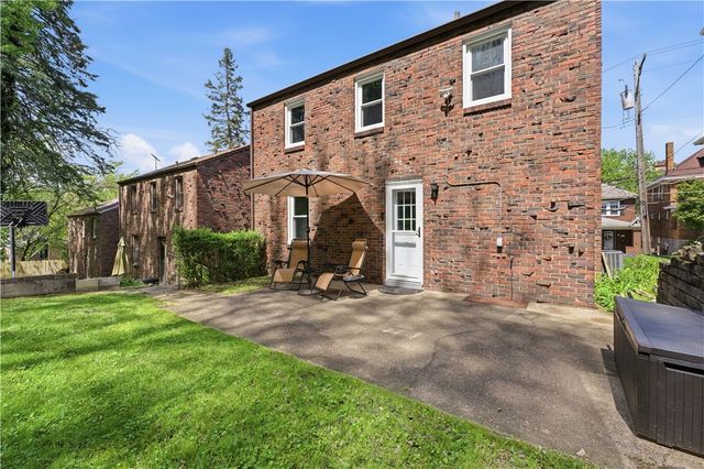 51 Greenlee Rd, Brentwood, PA 15227