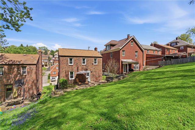 51 Greenlee Rd, Brentwood, PA 15227