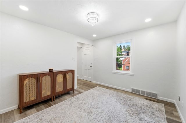 51 Greenlee Rd, Brentwood, PA 15227