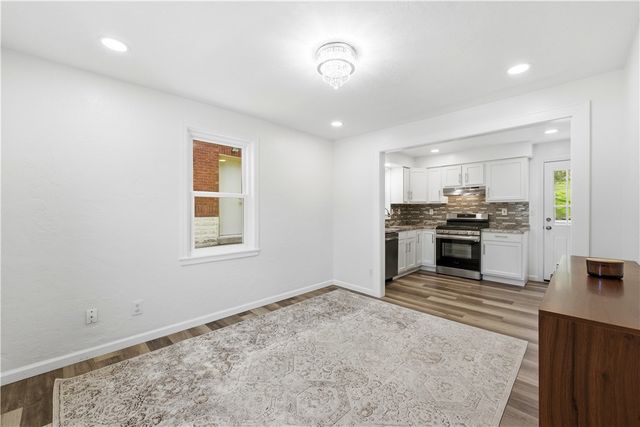 51 Greenlee Rd, Brentwood, PA 15227