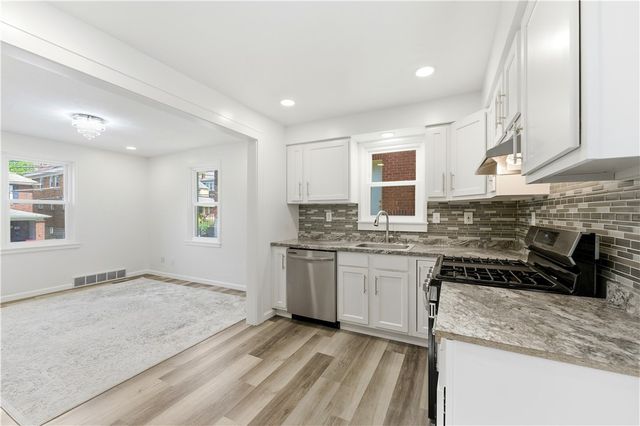 51 Greenlee Rd, Brentwood, PA 15227