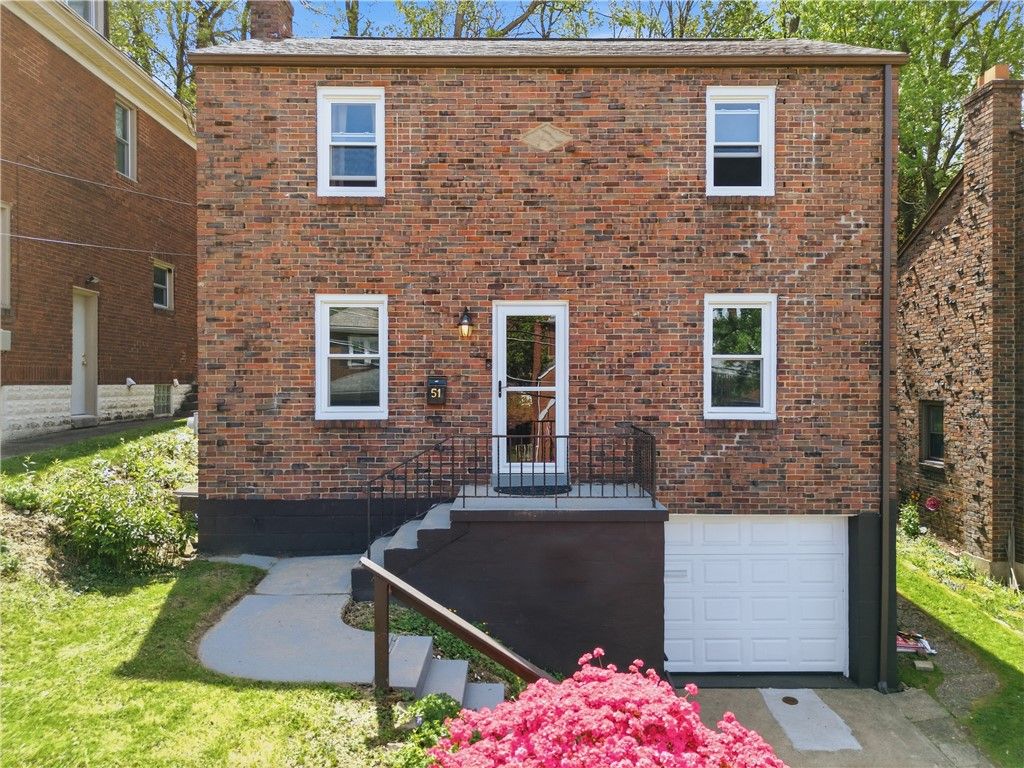 51 Greenlee Rd, Brentwood, PA 15227