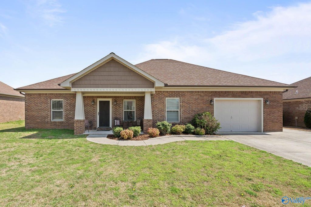 15828 Landview Lane, Athens, AL 35613