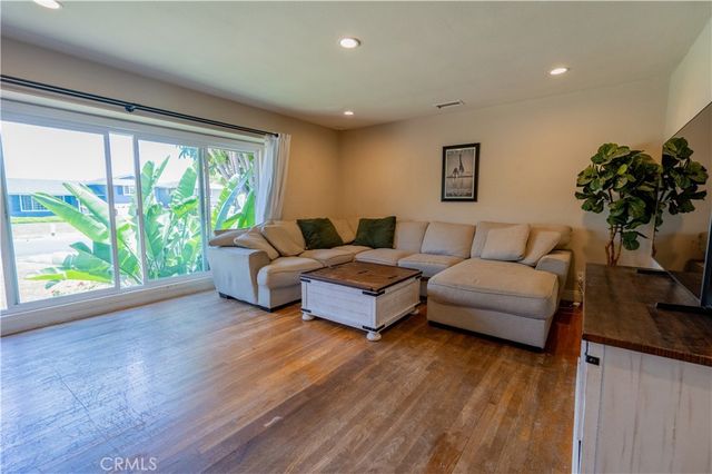 13791 Pasadena, North Tustin, CA 92705
