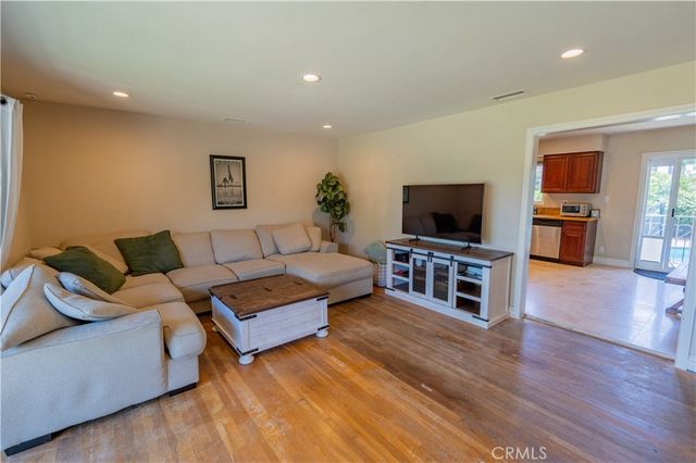 13791 Pasadena, North Tustin, CA 92705