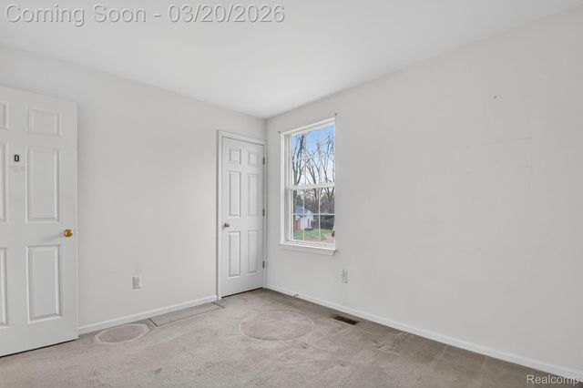 38733 Covington Drive, Wayne, MI 48184