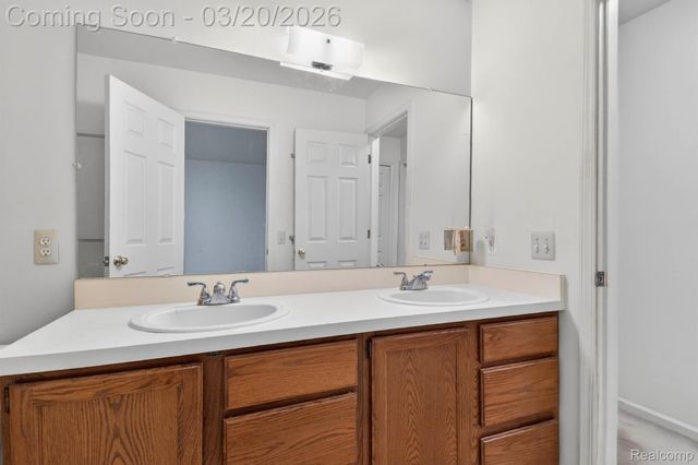 38733 Covington Drive, Wayne, MI 48184