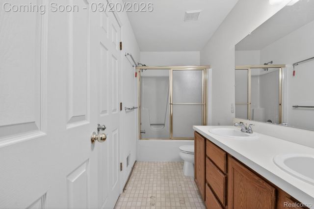 38733 Covington Drive, Wayne, MI 48184