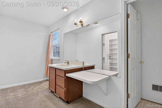 38733 Covington Drive, Wayne, MI 48184