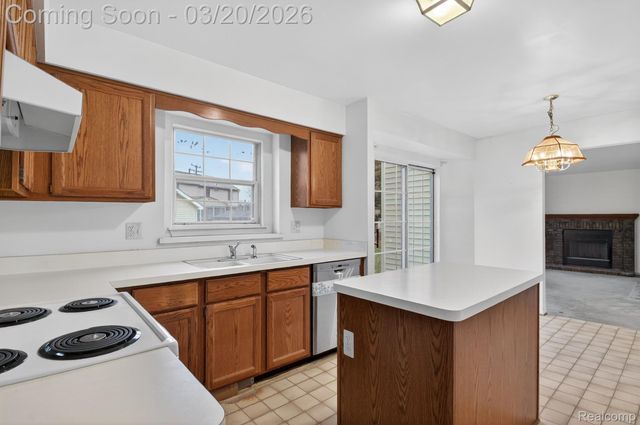 38733 Covington Drive, Wayne, MI 48184