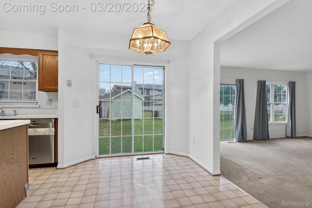 38733 Covington Drive, Wayne, MI 48184