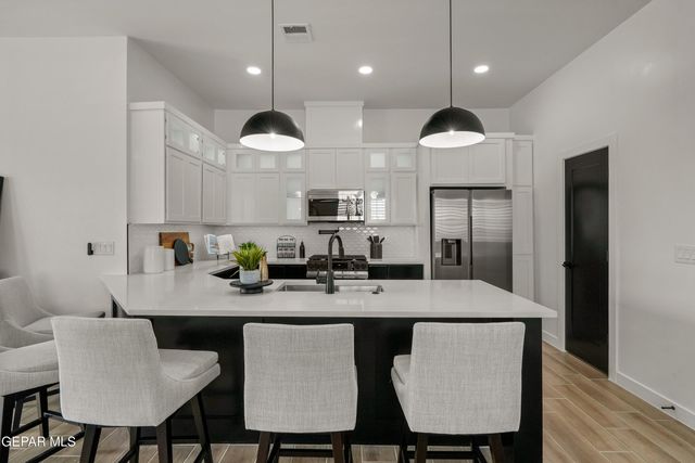 612 Paseo Campanero Street, Horizon City, TX 79928