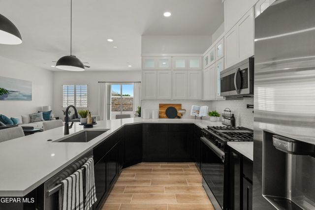 612 Paseo Campanero Street, Horizon City, TX 79928