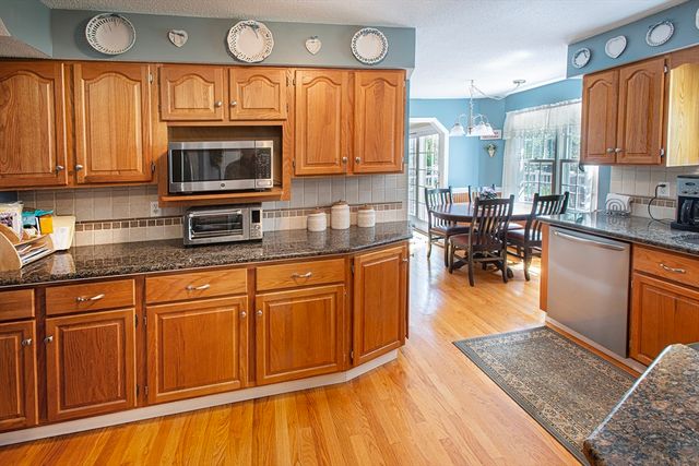 15 Evergreen Road, Northampton, MA 01053