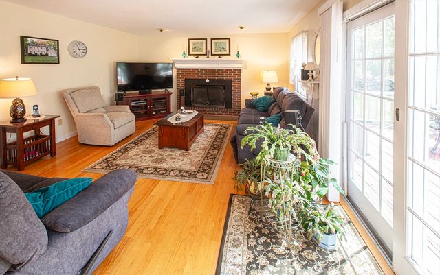 15 Evergreen Road, Northampton, MA 01053