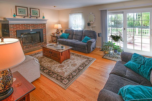 15 Evergreen Road, Northampton, MA 01053