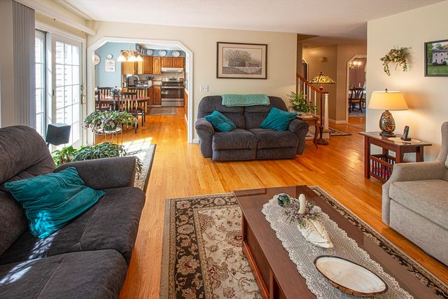 15 Evergreen Road, Northampton, MA 01053