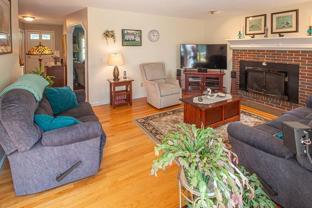 15 Evergreen Road, Northampton, MA 01053