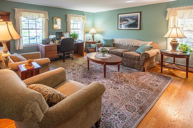 15 Evergreen Road, Northampton, MA 01053
