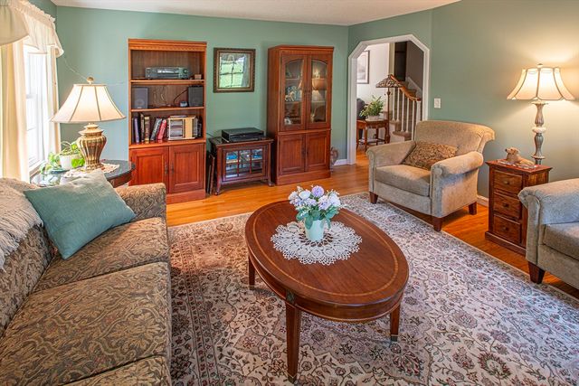 15 Evergreen Road, Northampton, MA 01053
