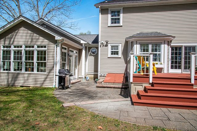 15 Evergreen Road, Northampton, MA 01053