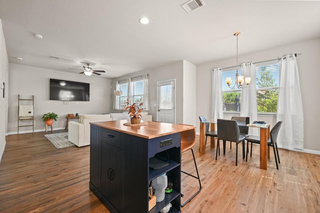 528 Twisted Oaks LN, Buda, TX 78610