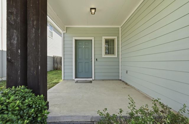 528 Twisted Oaks LN, Buda, TX 78610