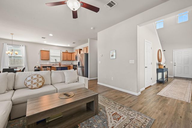 528 Twisted Oaks LN, Buda, TX 78610