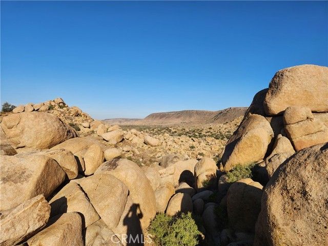 7 Oak Drive, Pioneertown, CA 92268