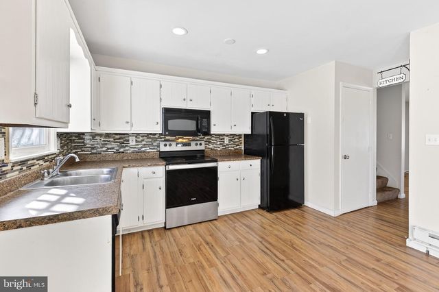 223 COLONIAL DR, Akron, PA 17501